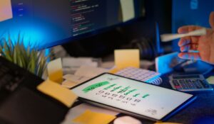 Como avaliar a eficácia dos softwares de suporte ao cliente para aumentar a satisfação do consumidor