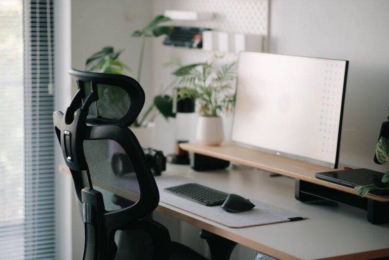 Como escolher a melhor cadeira ergonômica para trabalhar em casa sem dores nas costas