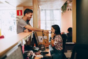 Como escolher o melhor software de gestão de relacionamento com o cliente (CRM) para pequenas empresas